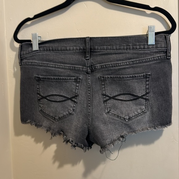 Abercrombie & Fitch Low Rise Black Stretch Denim Cutoff Shorts Frayed Cuff-6 - Picture 3 of 4